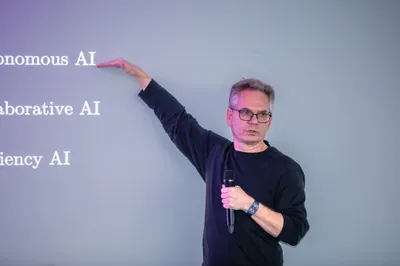 Maarten Laruelle presenting on pricing strategy