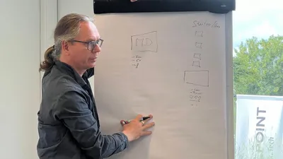 Maarten Laruelle leading a pricing workshop at a flipchart